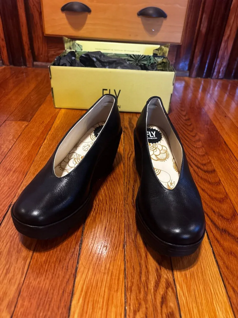 FLY London Women's Yaz Leather Wedge Pump in Black Mousse NWT Size 7.5